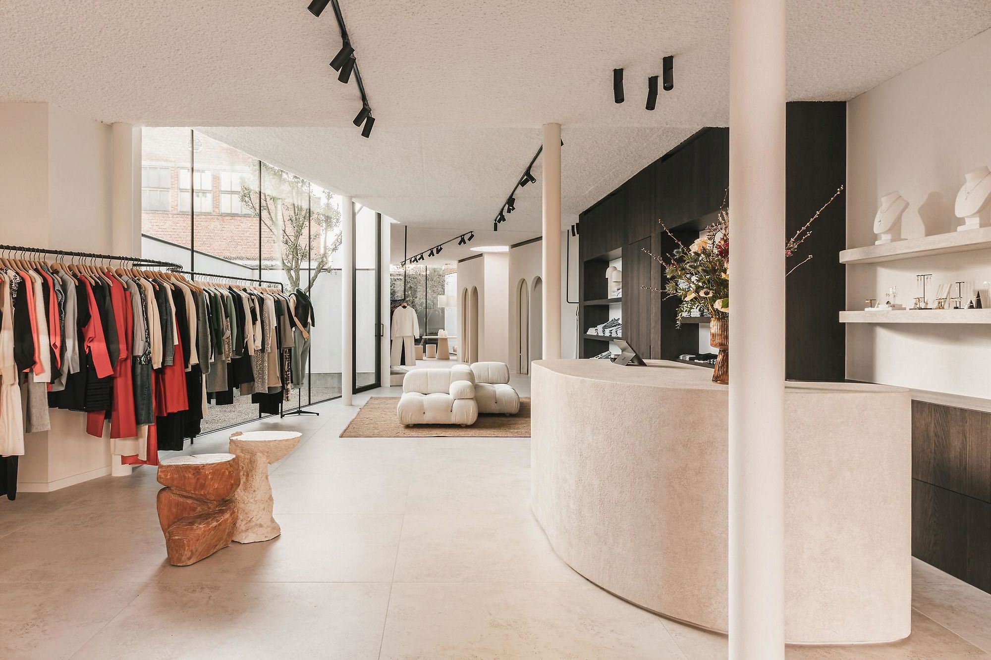 STORE M