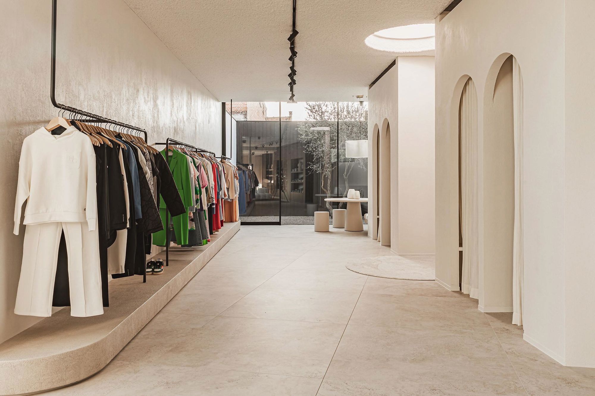 STORE M