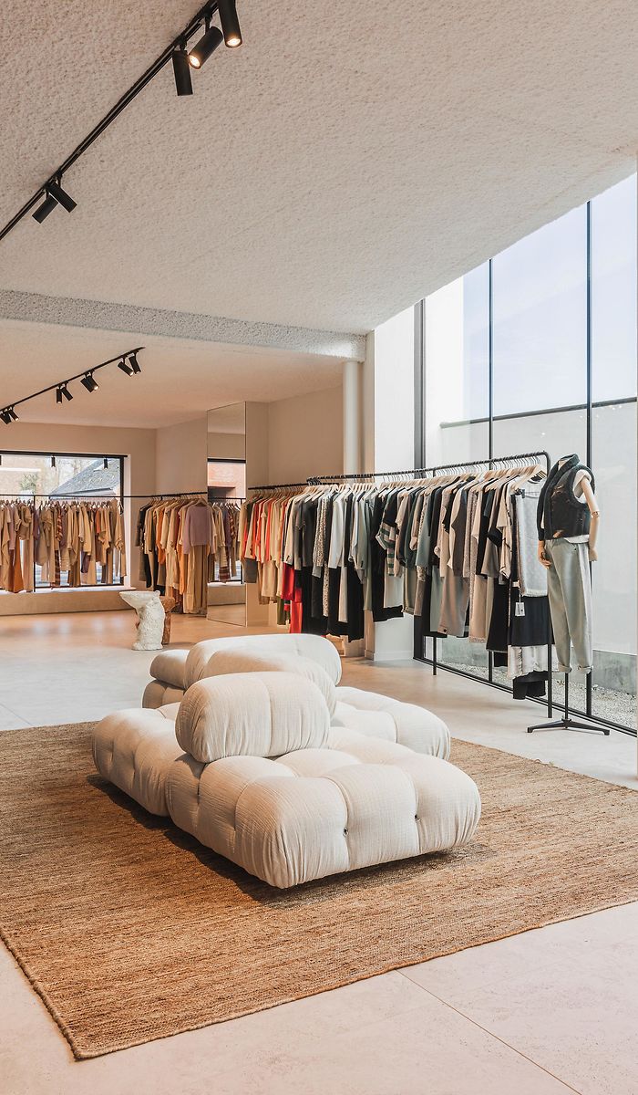 STORE M